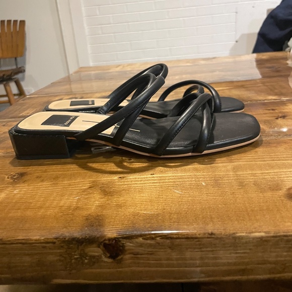 Dolce Vita Black and Cream Strappy Sandal Size 7.5 - Picture 2 of 4